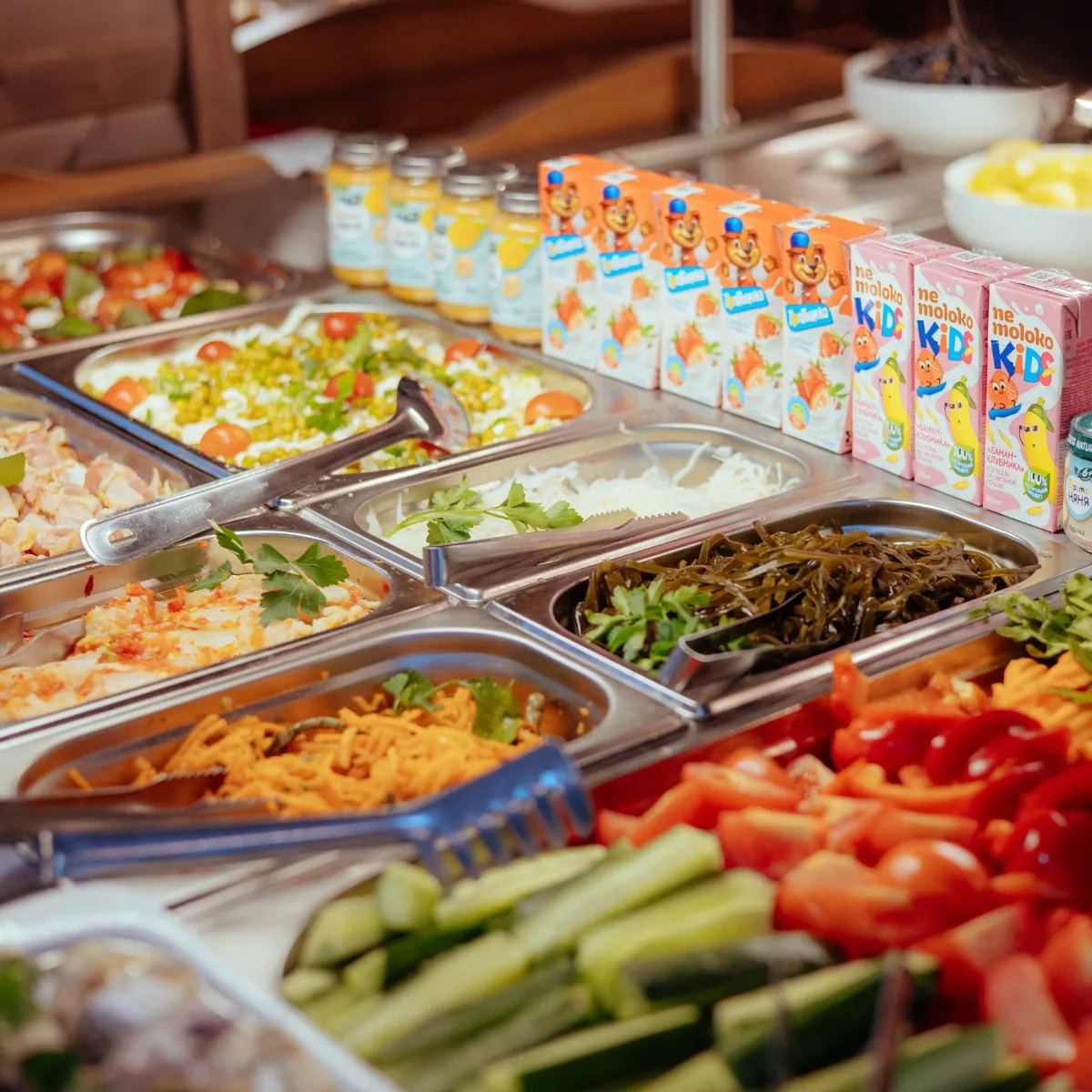 Шведский стол в&nbsp;ресторане «Лагуна&nbsp;Юг»